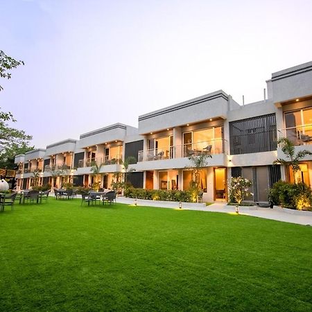 Meritas Aura Resort Лонавала Экстерьер фото